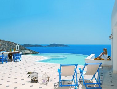 Σε ξενοδοχεία θα διαμένουν πλέον οι παράνομοι μετανάστες στην Ελλάδα